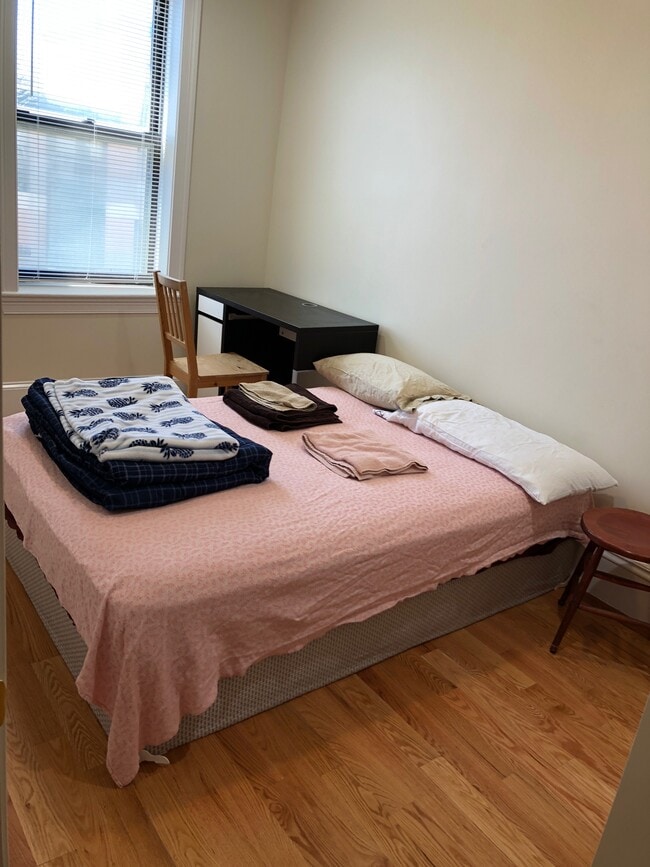 Building Photo - 179 Northampton St Unit 3