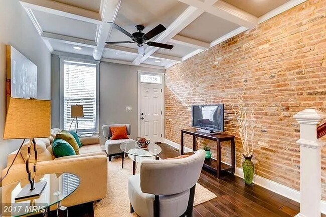 Photo - 616 Hyson St