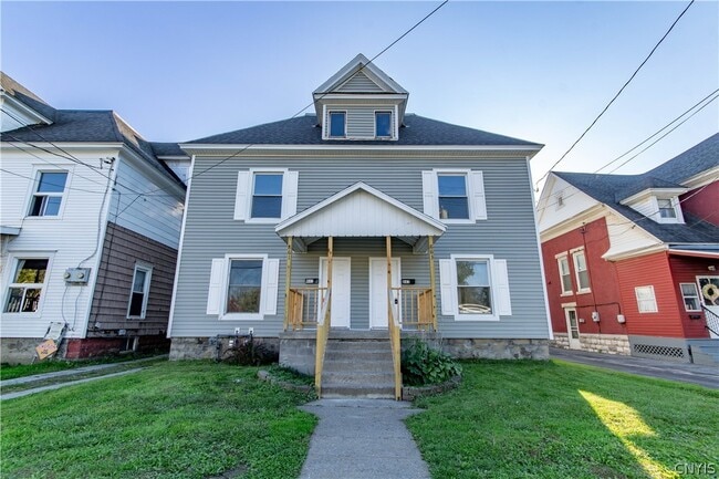 Photo - 863 W Main St