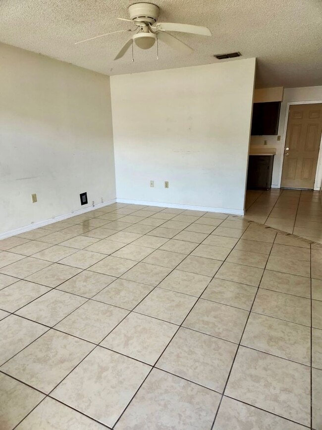 Photo - 1711 Birchwood Cir Unit #2