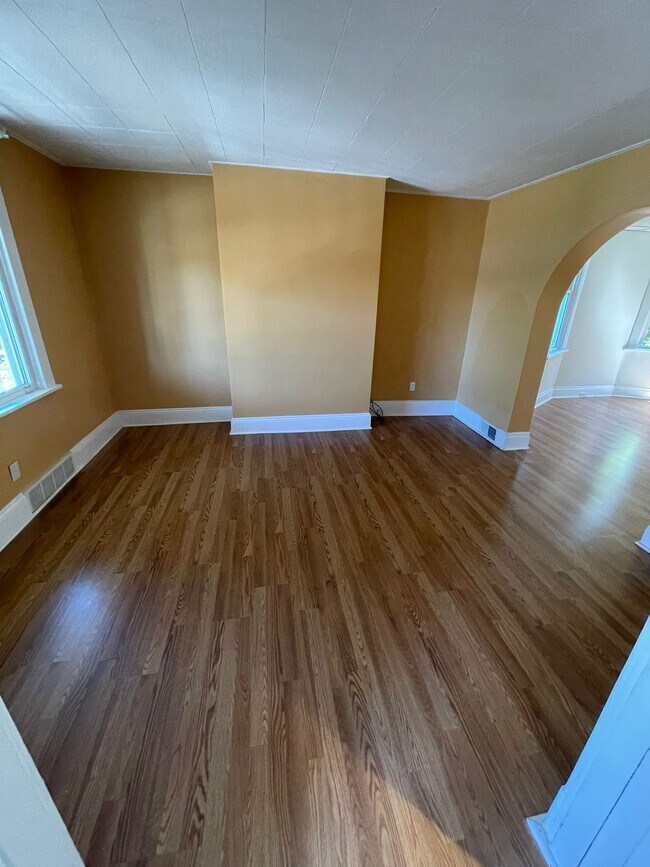 Photo - 1509 Methyl St