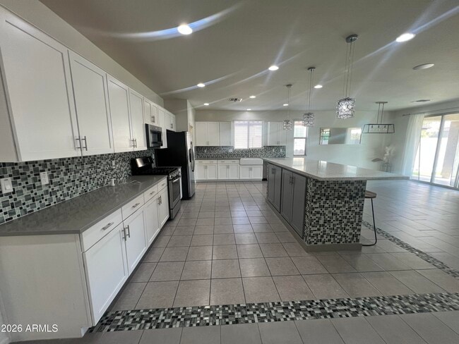 Photo - 739 N 156th Ln