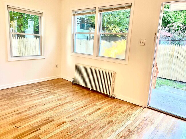 Building Photo - 31-33-33 Tillinghast St Unit 6
