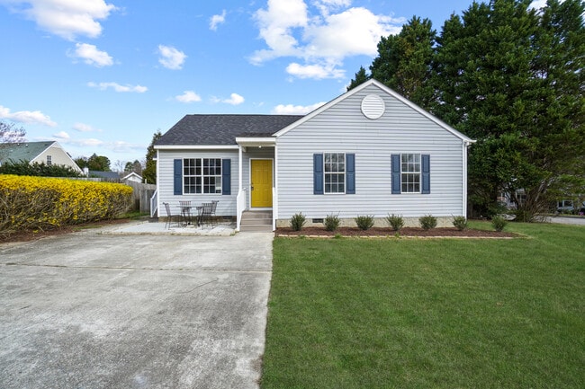 Photo - 800 Napleton Cir