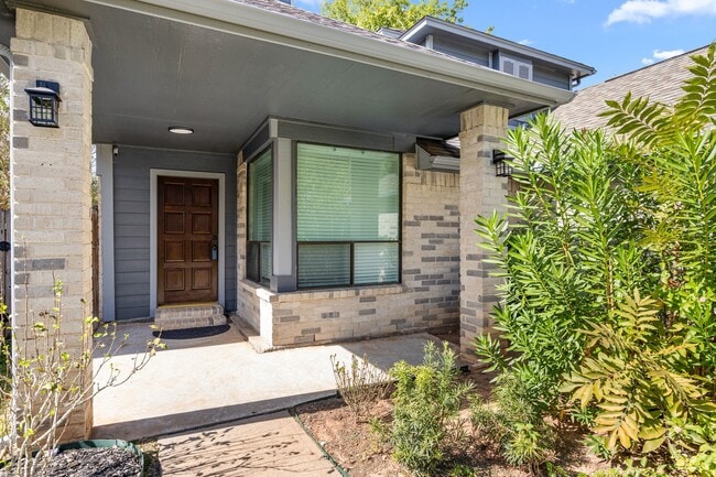 Photo - 2010 Courtshire Ln