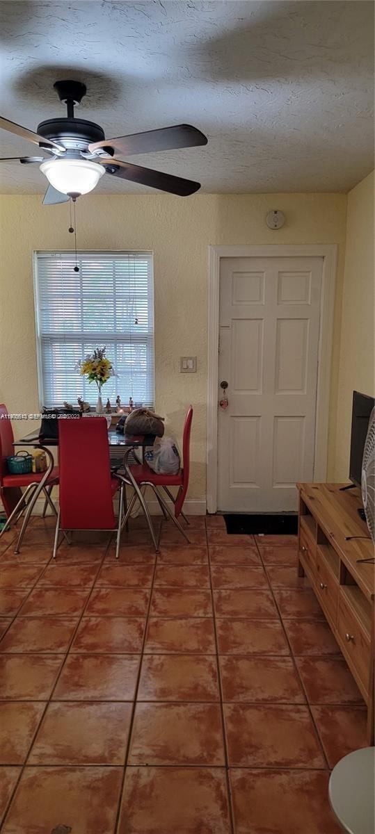 Building Photo - 2441 SW 27th Ave Unit 1