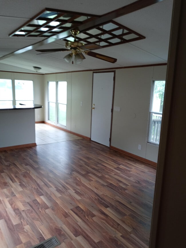 Photo - 719 Golden Point