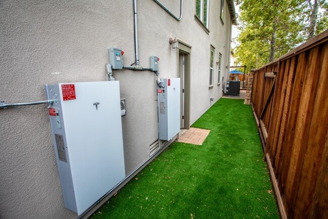 Photo - 2107 Gullane Way