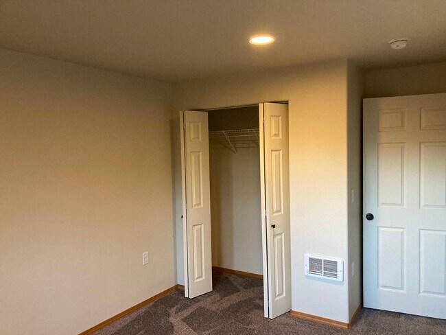 Photo - 765-712 12th St