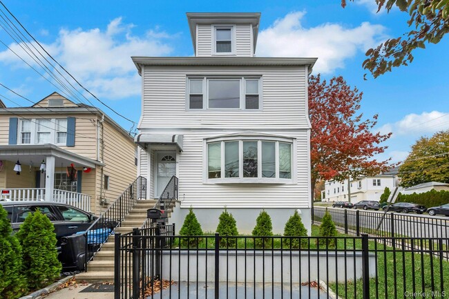 Building Photo - 53 Sterling Ave Unit 2