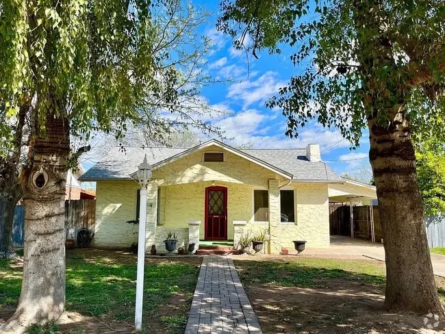 Building Photo - 822 E Whitton Ave Rental