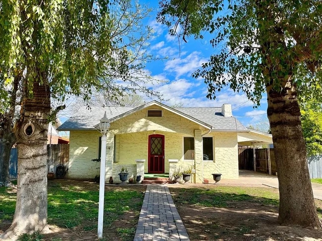 Building Photo - 822 E Whitton Ave Rental