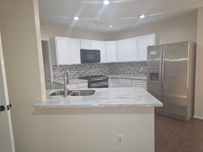 Building Photo - 1907 Summerfield Pl