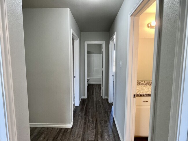 Photo - 3450 Itasca St