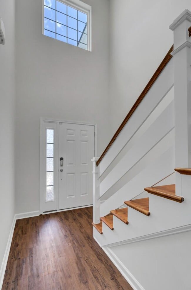 Photo - 131 Lakestone Rd