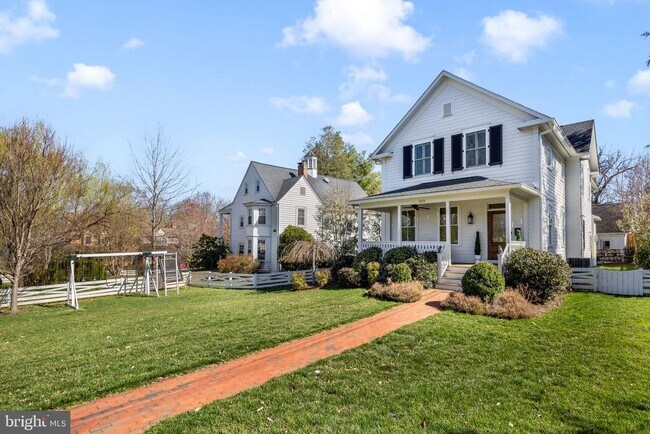 Photo - 323 S West St