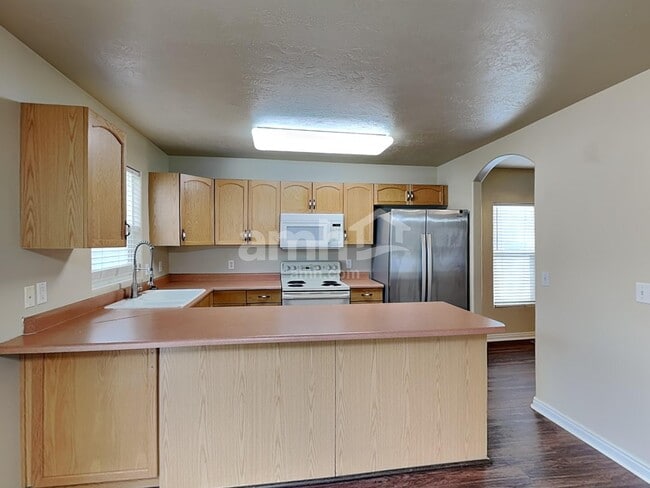 Photo - 858 N Wooden Ln