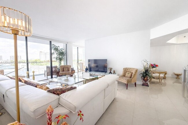 Photo - 19707 Turnberry Way Unit 6L