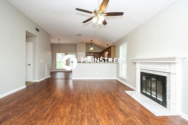Photo - 3 Bedroom Pet-Friendly Home in La Vergne, TN with Main Street Renewal