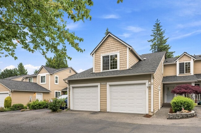 Photo - For Lease $2950/Month: Beautifully updated 2/Bdrm Townhome with large Bonus Room Unit B