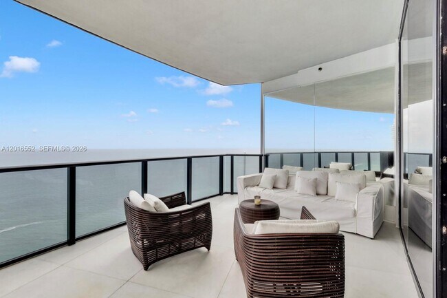 Building Photo - 18555 Collins Ave Unit 4605