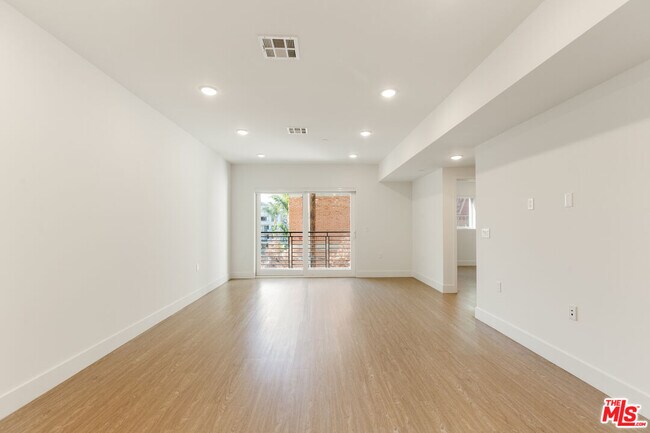 Photo - 837 S Harvard Blvd Unit 111