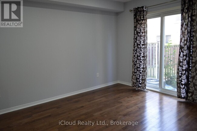 Photo - 319 Aspendale Cres