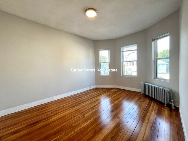 Photo - 18 Eastman St Unit 2