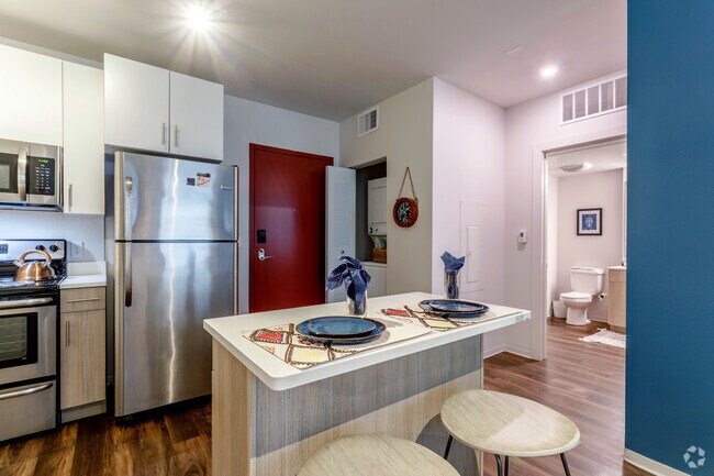 2BR, 2BA - 708SF