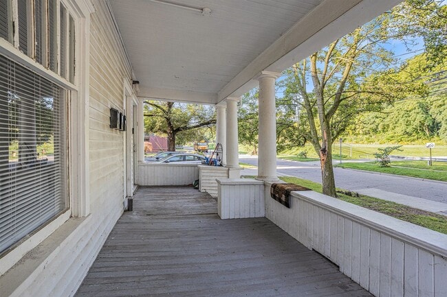 Photo - Charming 1-Bed/1-Bath Apartment – Newly Renovated Unit 429 Davis #1