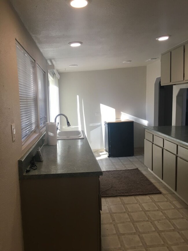 Photo - Paradise Cozy 2 bed one bath off of upper ...