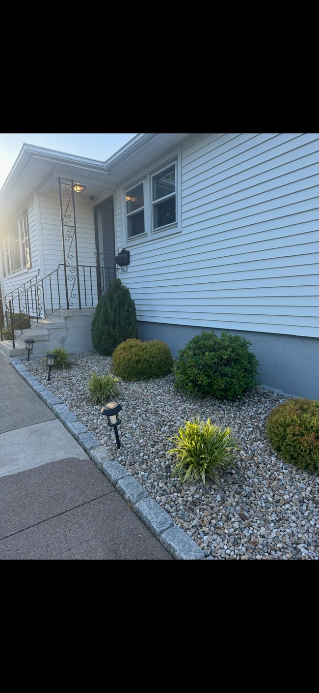 Photo - 166 Hall St