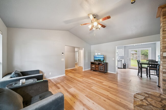Photo - 1615 N Briarwood Dr