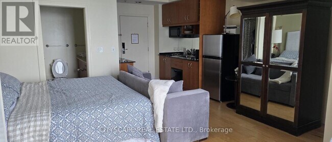 Photo - 1 King St W Unité 3706