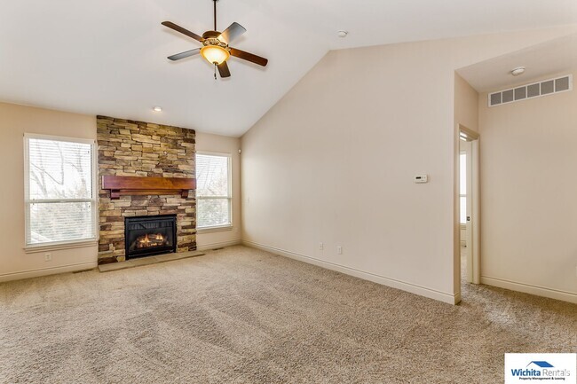 Building Photo - 1623-1625 Chapel Hill Unit 1625 Chapel Hill Rental