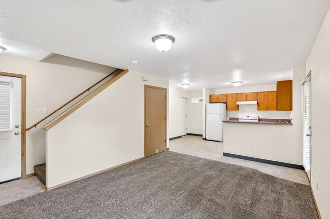 Building Photo - 4837 NE 102nd Ave Unit 03