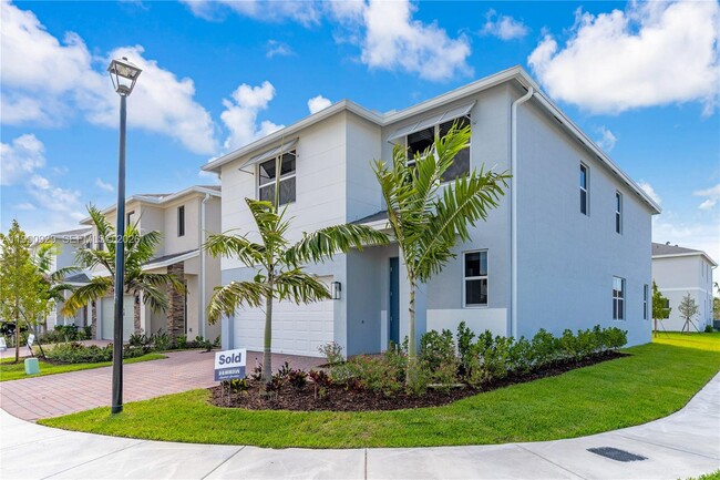 Photo - 615 NE 1st Ave