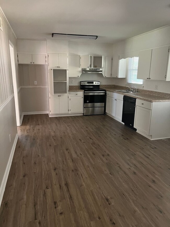 Building Photo - 1605 12th Ave