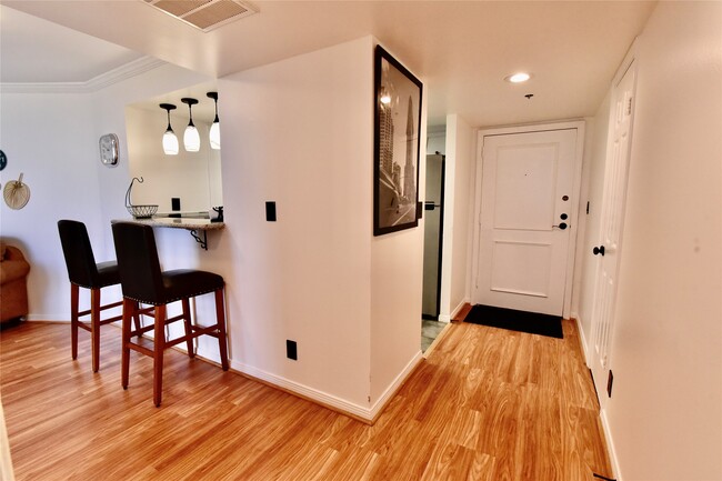Building Photo - 3525 Sage Rd Unit 701
