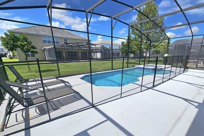 Photo - 3810 Oakville Ave