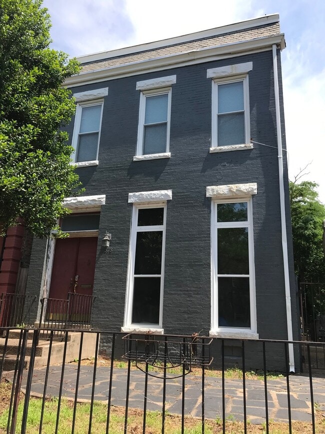 Photo - -- AVAILABLE JUNE 12TH -- 5 BR / 4.5 BA Nice house near VCU! Available June 12th!