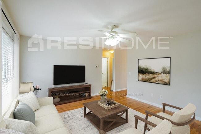 Photo - 1607 Wellington Dr
