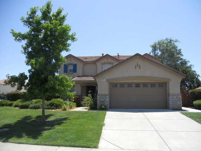 LARGE CORNER LOT 2 STORY 4 BED HOME IN MATHER - LARGE CORNER LOT 2 STORY 4 BED HOME IN MATHER