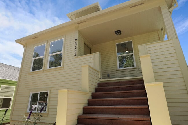 Photo - Beautifully updated 2/1 in North Oak Park! Located Close to UC Davis Med Center + MgGeorge Law Sc...