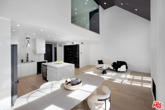 Photo - 930 N Doheny Dr Unit 311