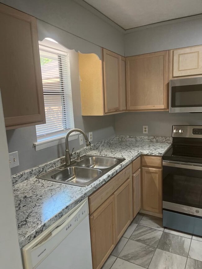 Photo - 738 Hedgelawn Way