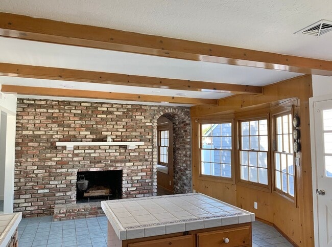 Photo - 750 B St