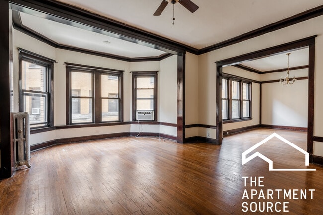 Building Photo - 2428 N Sawyer Ave Unit 1W