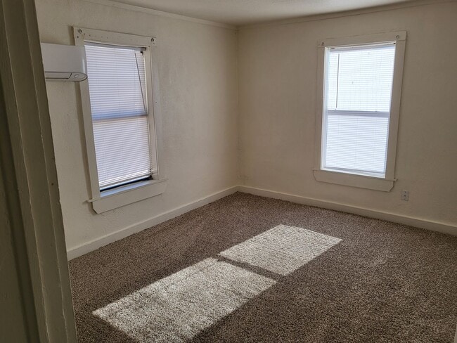 Photo - 821 S Avenue C