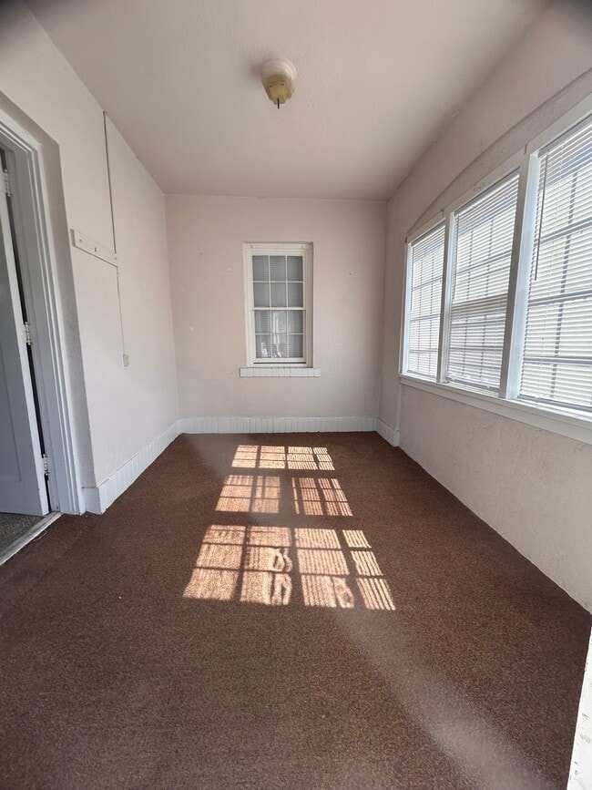 Photo - 225 W 21st St